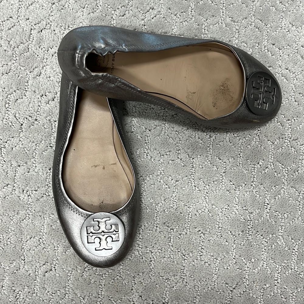 Classic Tory Burch round toe ballet flats.